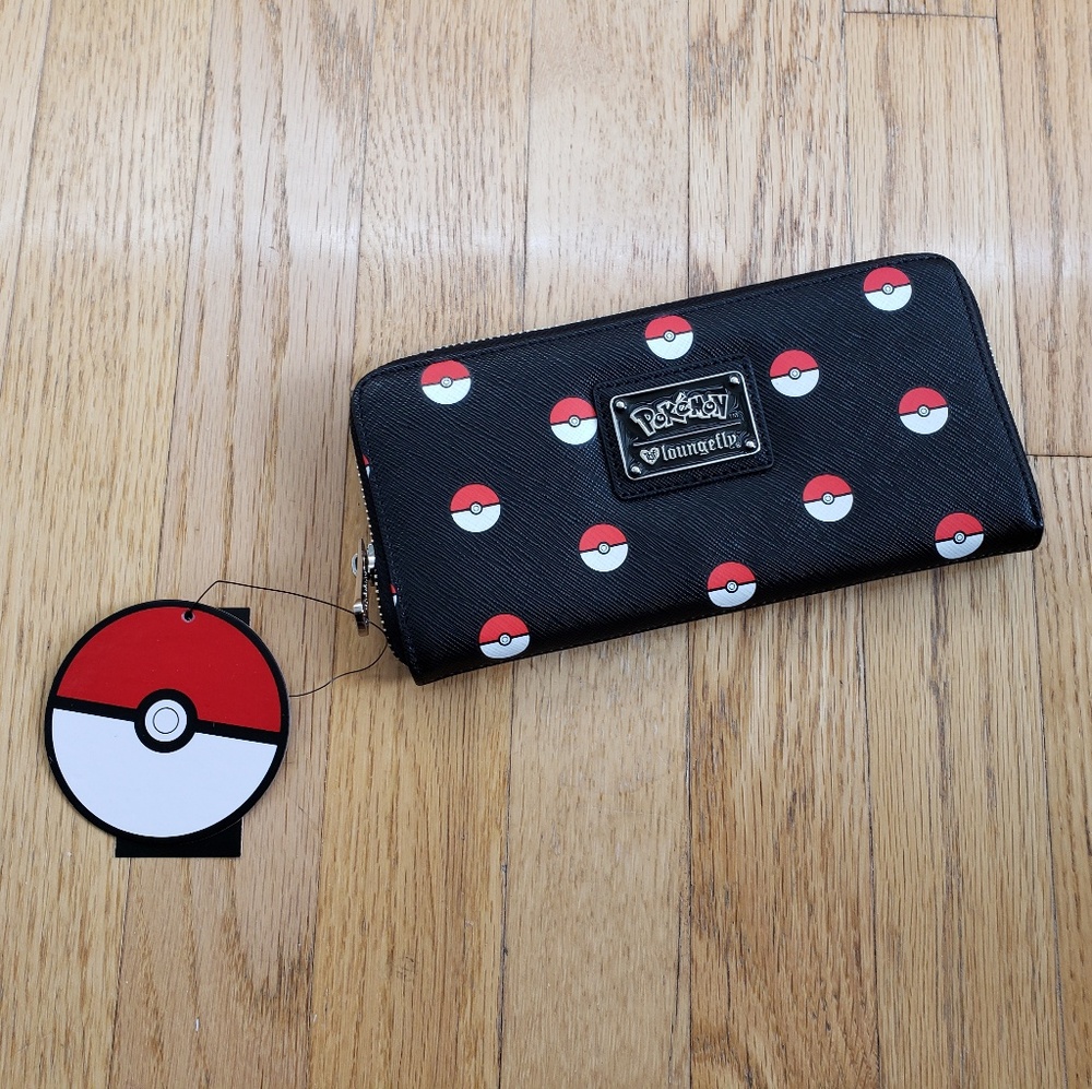 🎉HOST PICK🎉Loungefly Pokémon Pokeball Wallet - Picture 3 of 6